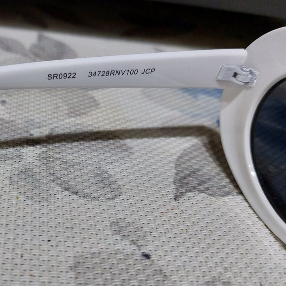JCP Simple Plastic White Frame Sunglasses SR0922 - Picture 4 of 7